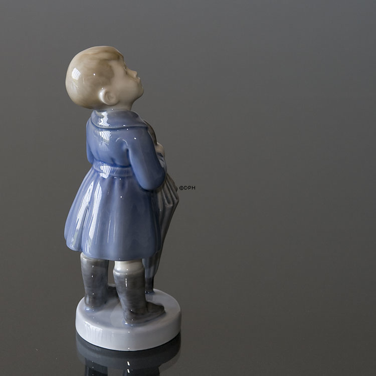 Junge mit Regenschirm, April, Royal Copenhagen monatliche Figur Nr. 4526