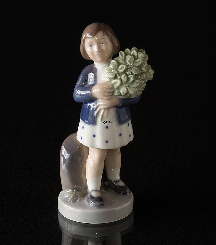 Mädchen mit Blumenstrauß, Mai, Royal Copenhagen monatliche Figur Nr. 4527