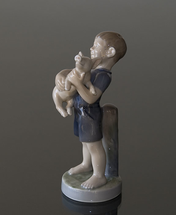 Junge mit Ferkel, August, Royal Copenhagen monatliche Figur Nr. 4530