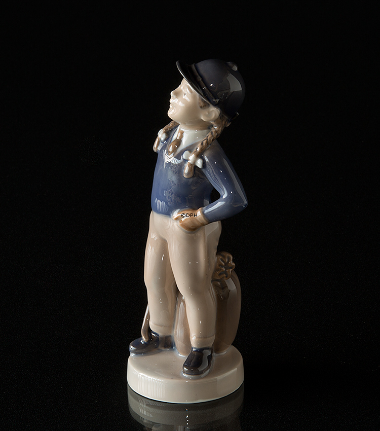 Mädchen im Reitbekleidung, November, Royal Copenhagen monatliche Figur Nr. 4533