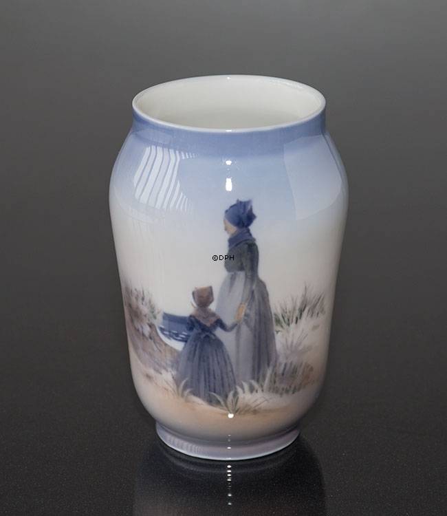 Vase mit Mädchen von Fanø, Royal Copenhagen Nr. 383 oder 4547