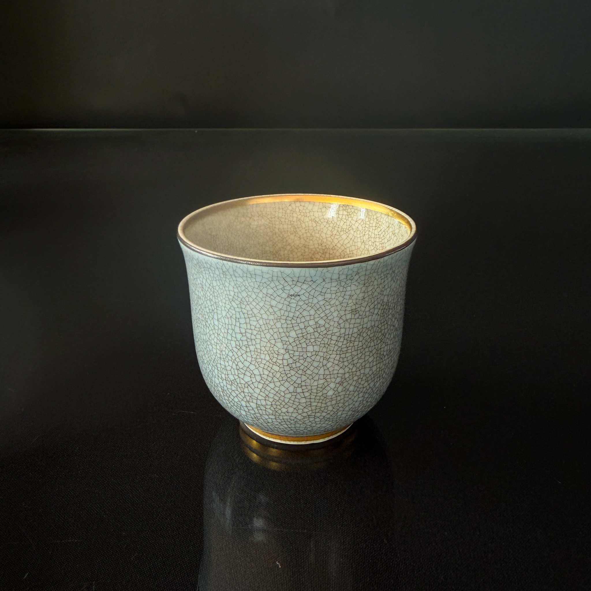 Grauer Becher oder Tasse mit Craquelé, Royal Copenhagen Nr. 458-4020