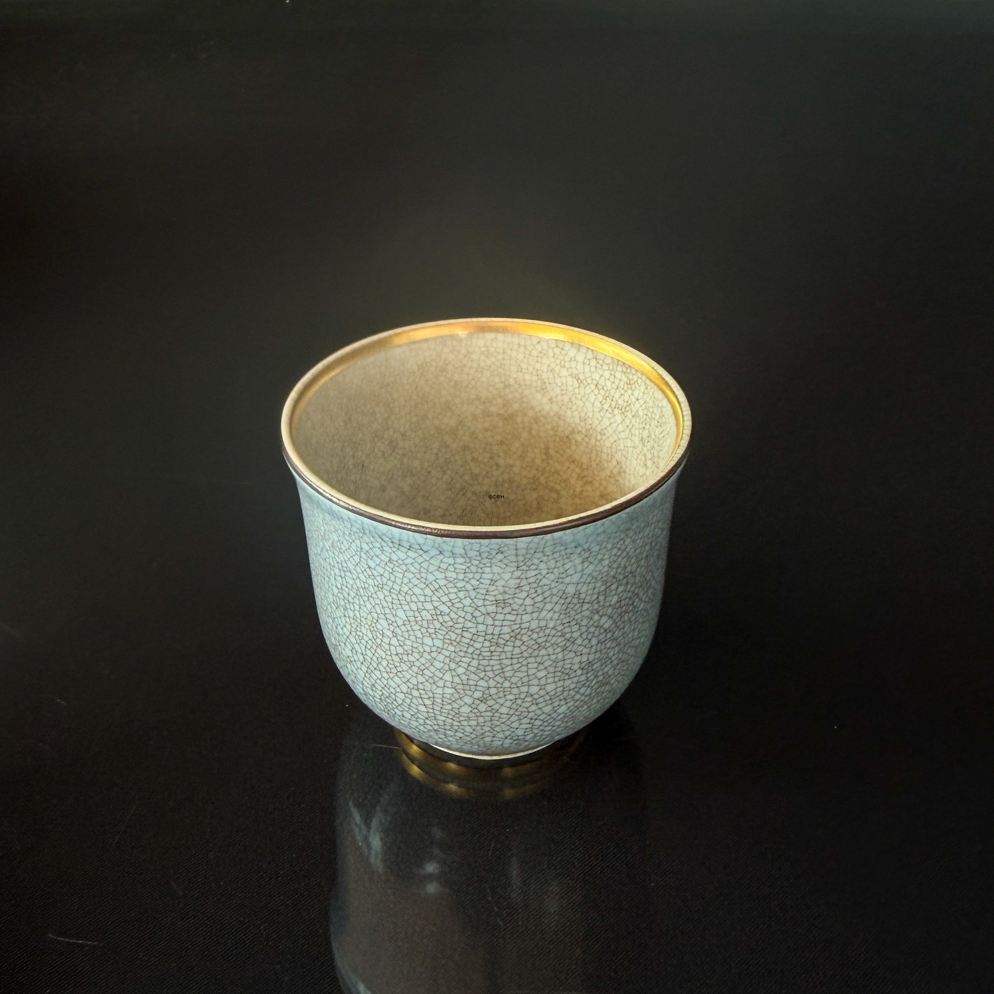 Grauer Becher oder Tasse mit Craquelé, Royal Copenhagen Nr. 458-4020