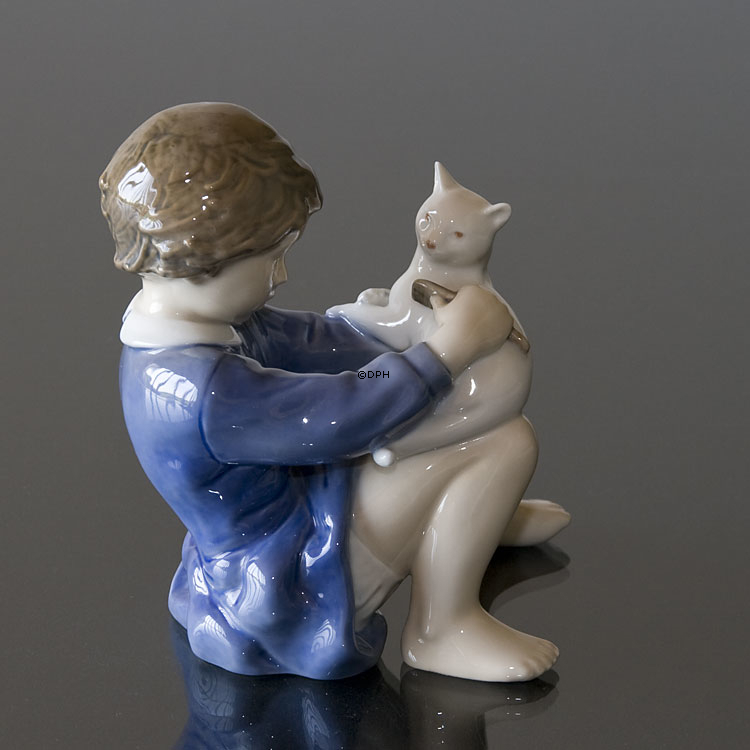 Mädchen mit Katze, Royal Copenhagen Katze Figur Nr. 4631