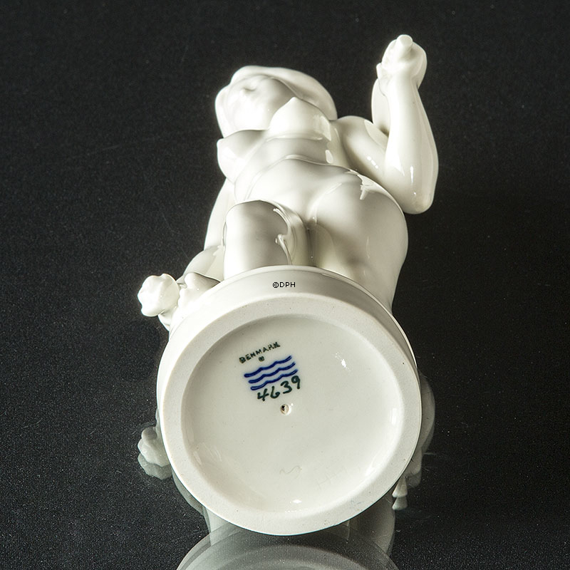 Helena, nacktes Mädchen mit Spiegel, Royal Copenhagen Figur Nr. 4639 Blanc de Chine / weiß