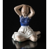 Mädchen, das ihr Haar setzt, Royal Copenhagen Figur Nr. 4648