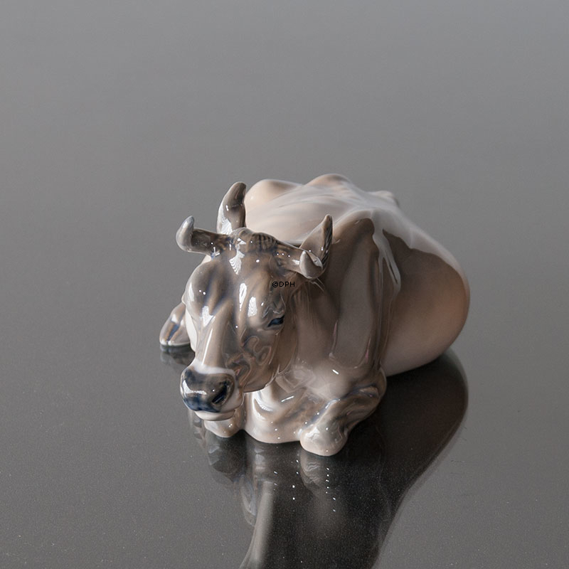 Jersey Rind liegend, Royal Copenhagen Figur Nr. 4683