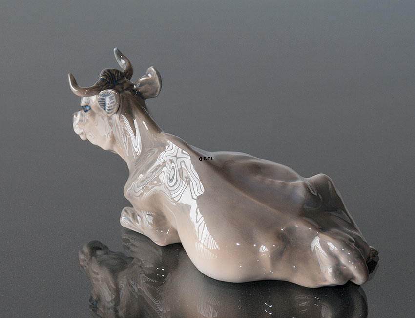 Jersey Rind liegend, Royal Copenhagen Figur Nr. 4683