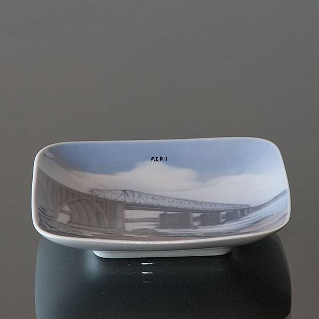 Schale mit Sonderburg Schloss, Royal Copenhagen Nr. 4699