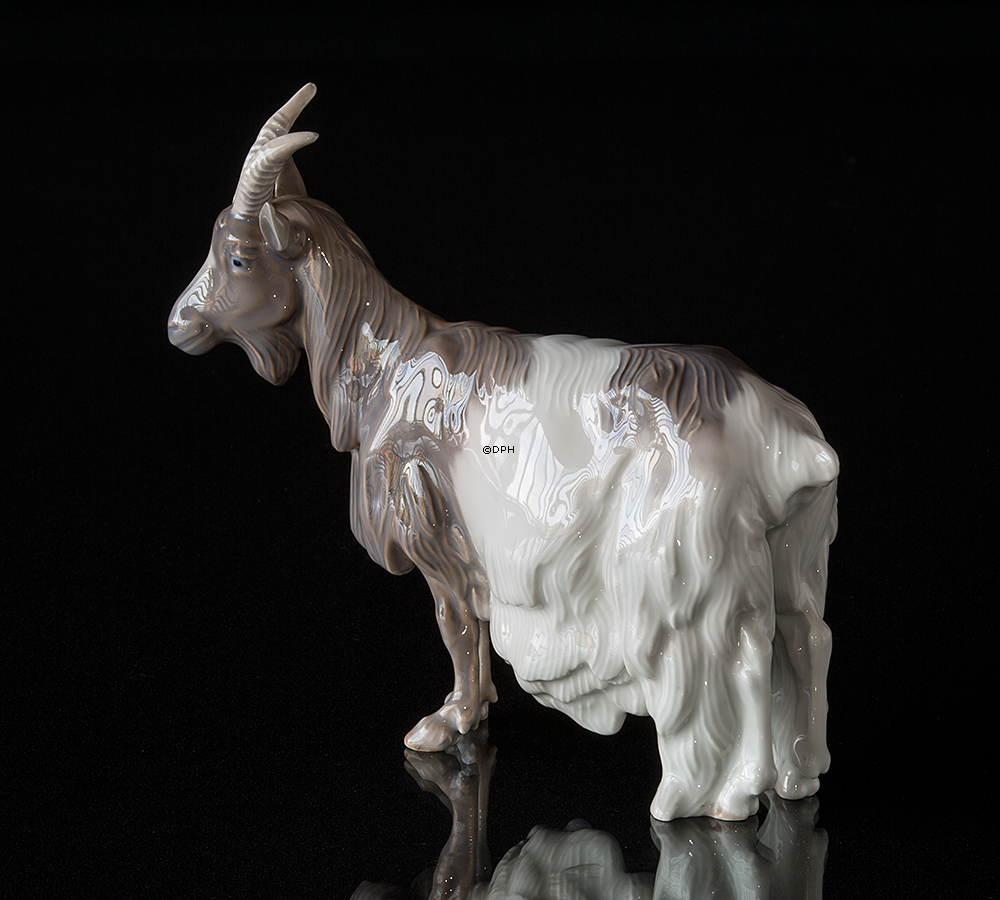 Ziege steht ruhig, Royal Copenhagen Figur Nr. 4726