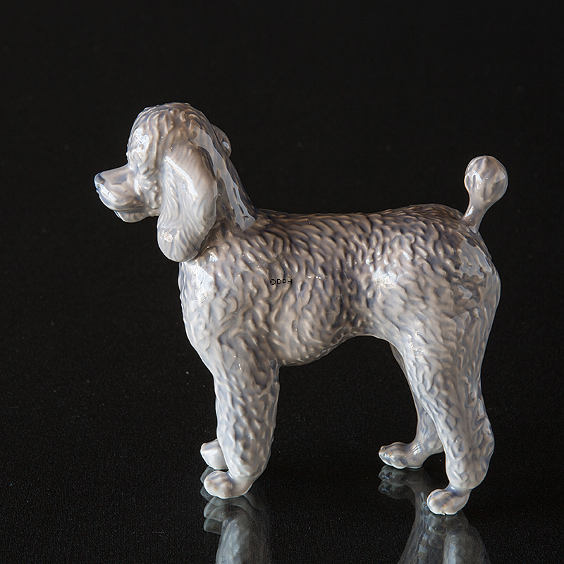 Pudel stehend, Royal Copenhagen Hundefigur Nr. 4757