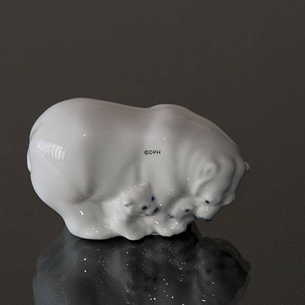 Kleiner Eisbär mit Jungen, Royal Copenhagen Figur Nr. 4780