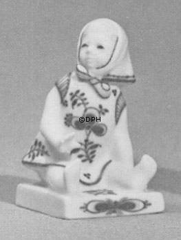 Mädchen, sitzend, Royal Copenhagen Figur nr. 4793
