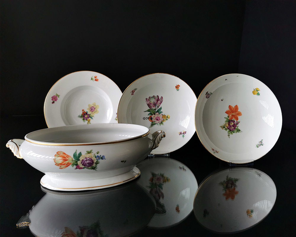 Royal Copenhagen Sächsische Blume Teller Nr. 493/10516