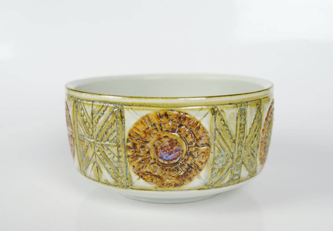 Fayenceschale von Kari Christensen, Royal Copenhagen Nr. 519-3155