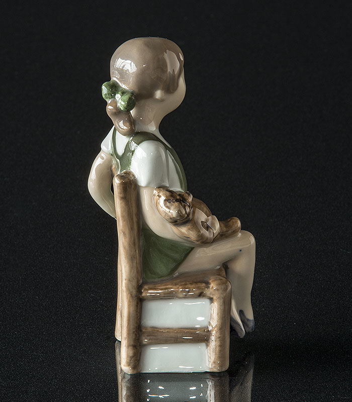 Mädchen mit Teddybär, Royal Copenhagen Figur Nr. 5195