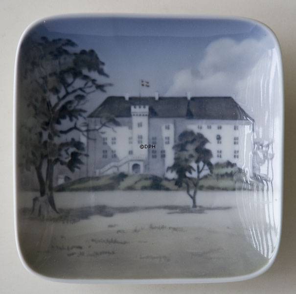 Schale mit Schloss Dragsholm, Royal Copenhagen Nr. 5205