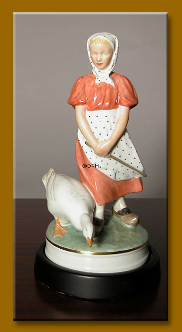 Gänsemädchen, große Figur, Überglasur Figur Royal Copenhagen Nr. 527