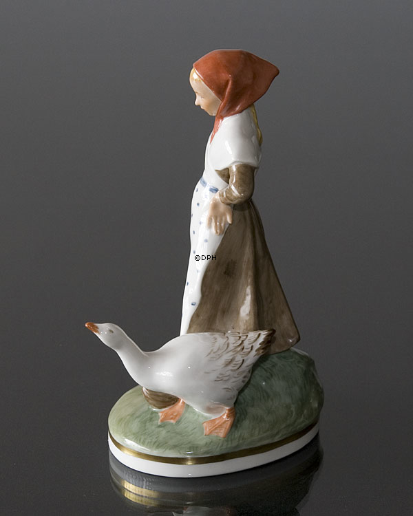 Kleines Mädchen mit Gänsen, Überglasur, Royal Copenhagen Figur Nr. 528