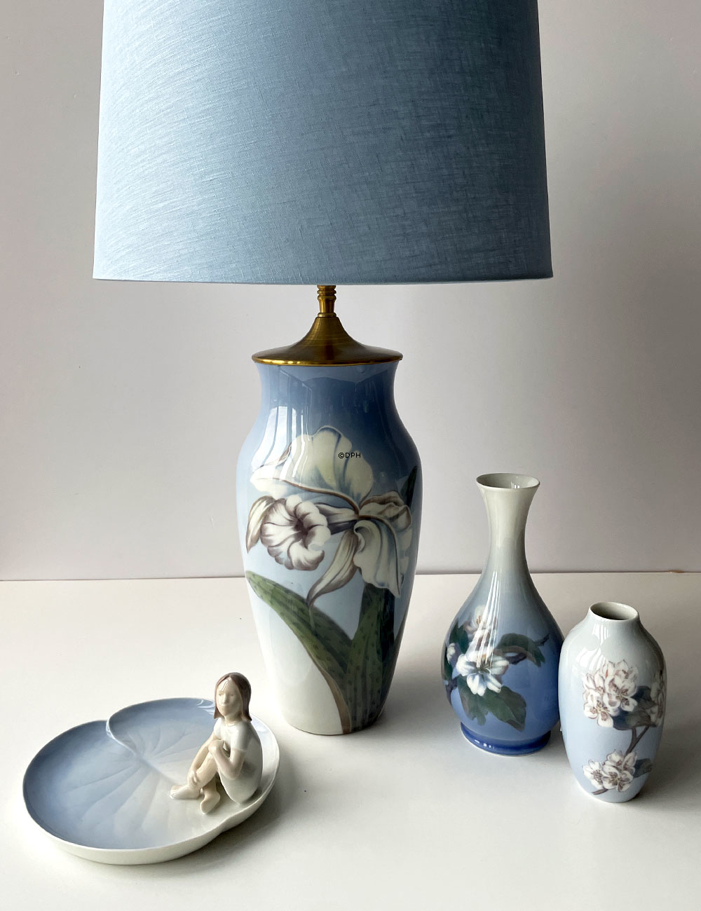 Vase mit Apfelzweig in blau und weiß, Royal Copenhagen Nr. 53-51