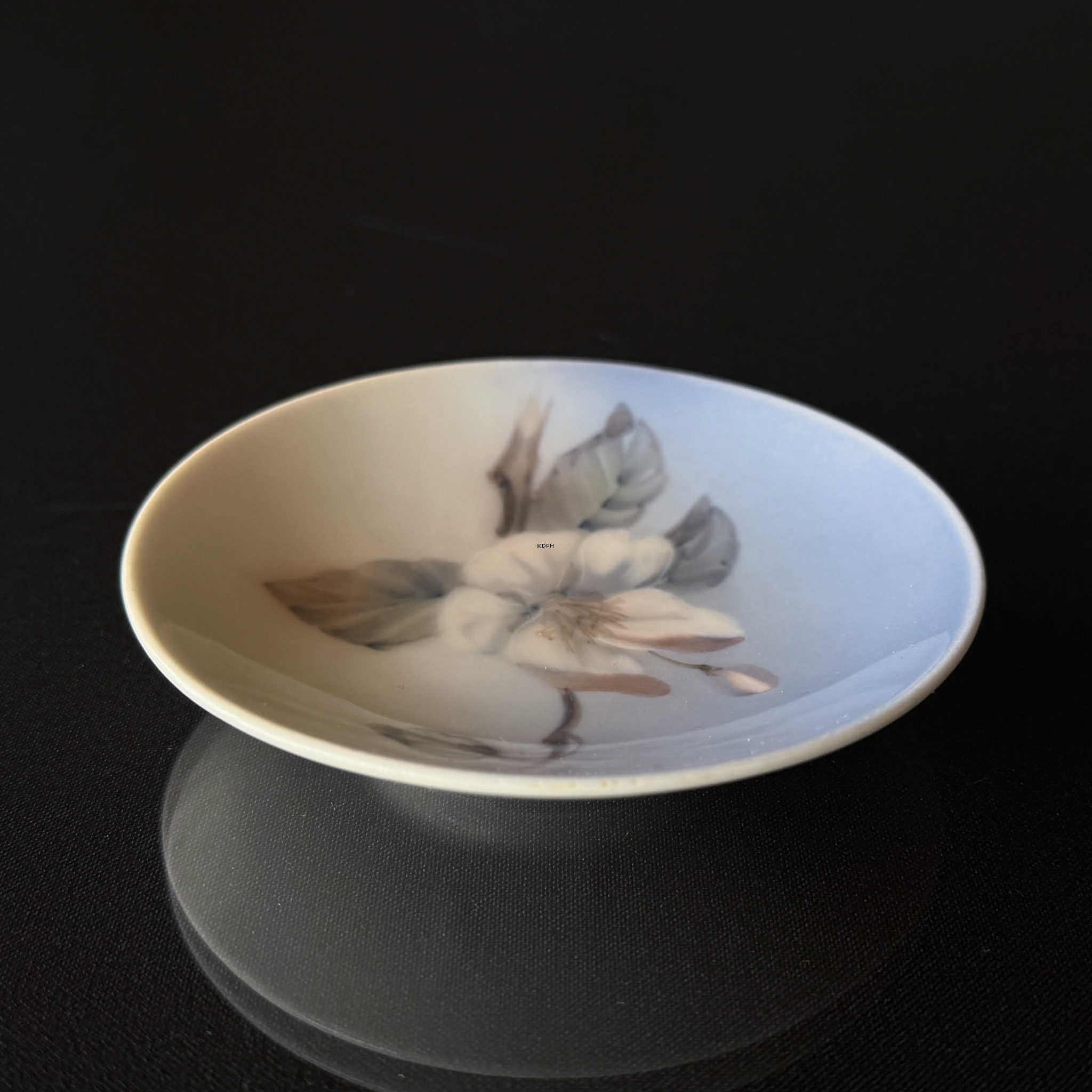 Royal Copenhagen Schale mit Apfelblüte Nr. 53-2800