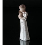 Mädchen in Nachthemd mit Teddy, Royal Copenhagen Figur Nr. 5655