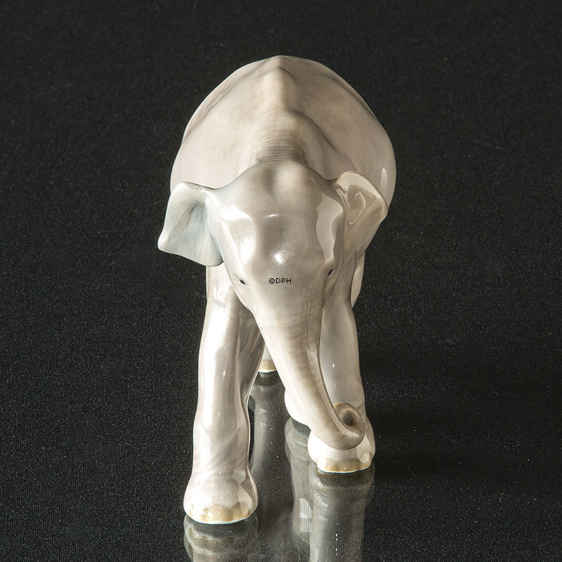 Stehender Elefant, Little Royal Copenhagen Figur Nr. 599 (1870-1890) Schleifspur am Ohr