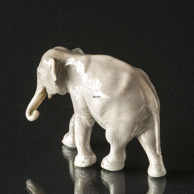 Stehender Elefant, Little Royal Copenhagen Figur Nr. 599 (1870-1890) Schleifspur am Ohr