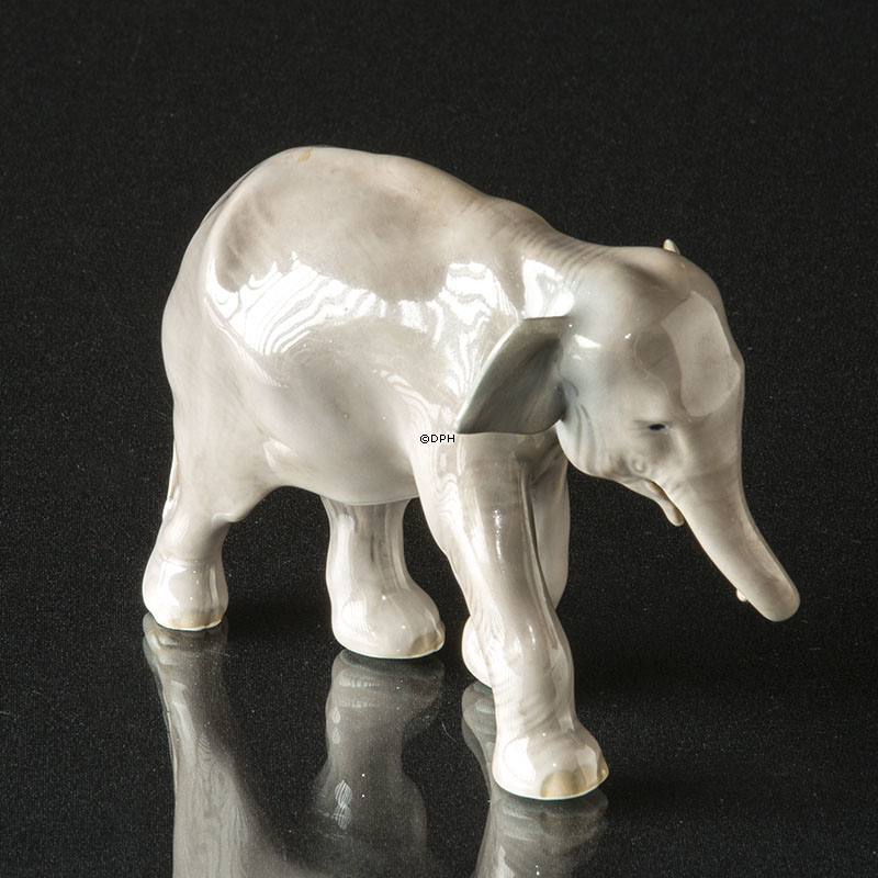 Stehender Elefant, Little Royal Copenhagen Figur Nr. 599 (1870-1890) Schleifspur am Ohr