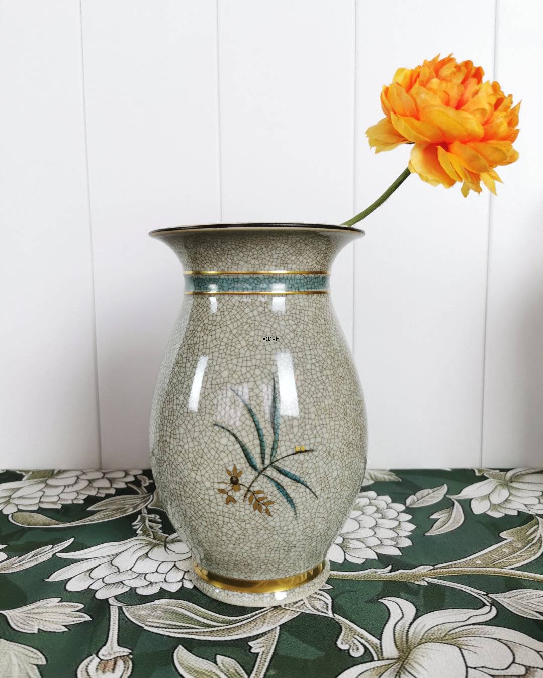 Vase mit Rissglasur (Craquelé), Royal Copenhagen Nr. 600-2490 mit Kakteenmotiv