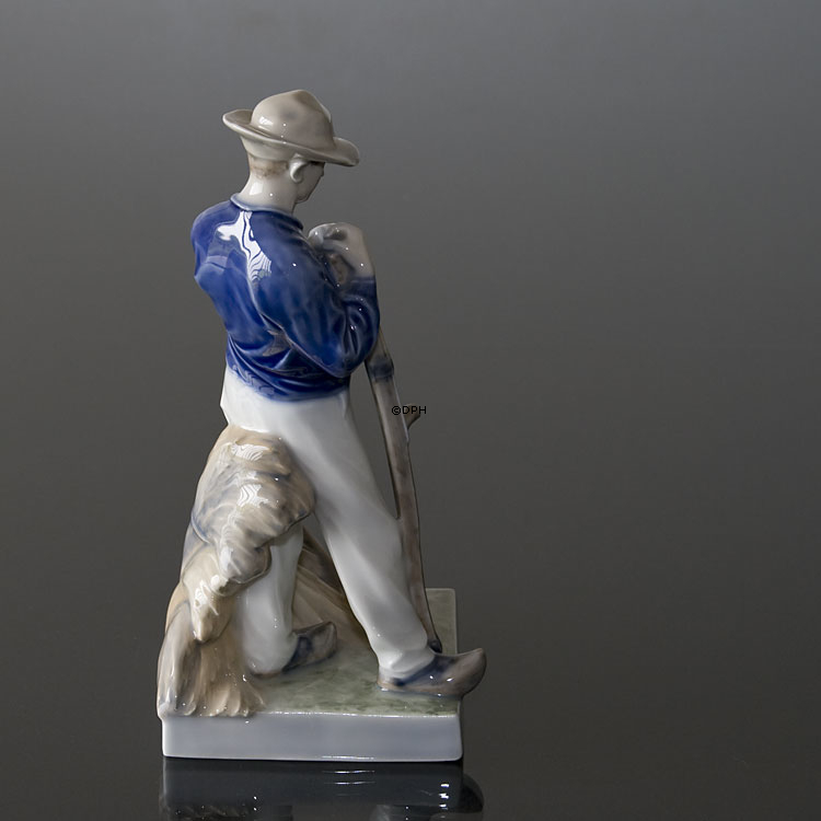 Mann mit Sense, Royal Copenhagen Figur Nr. 685