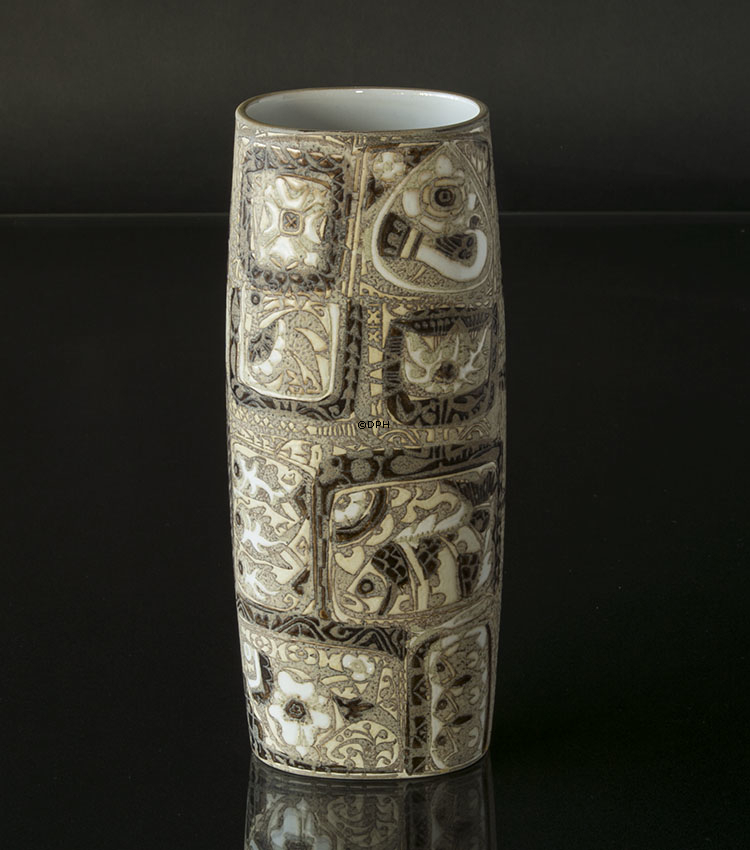 Baca Rustikale Fayencevase oval 29cm, von Nils Thorssen, Royal Copenhagen Nr. 719-3116