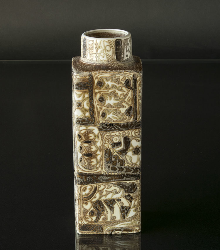 Baca Rustikale Fayencevase 28cm, von Nils Thorssen, Royal Copenhagen Nr. 719-3475