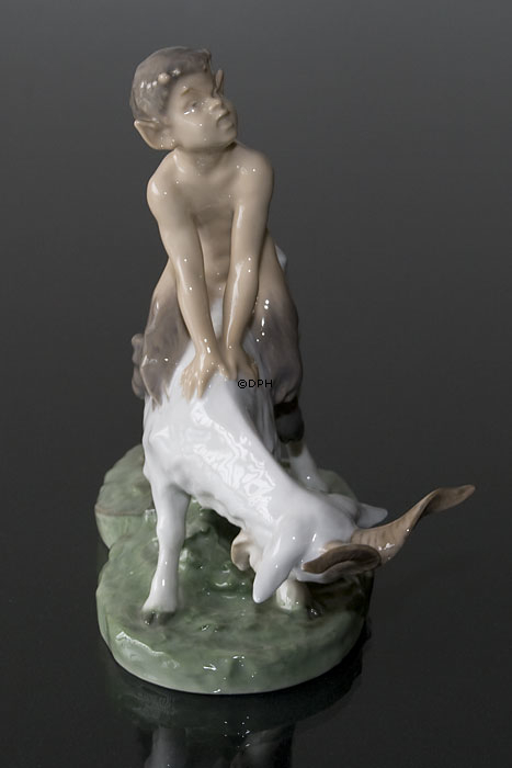 Satyr auf Ziege, Royal Copenhagen Figur Nr. 737