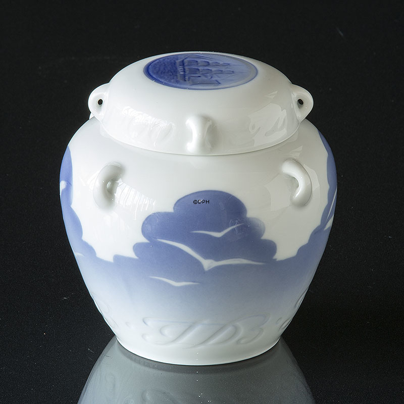 Royal Copenhagen Krug mit Deckel Nr. 74 verziert mit Möwen und Schiff, groß