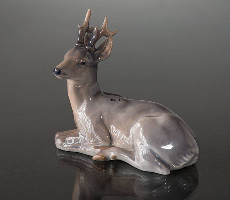 Hirsch liegend, Royal Copenhagen Figur Nr. 756