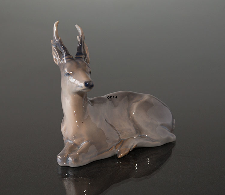 Hirsch liegend, Royal Copenhagen Figur Nr. 756