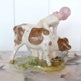 Mädchen mit Kalb, Überglasurfigur Royal Copenhagen Nr. 779