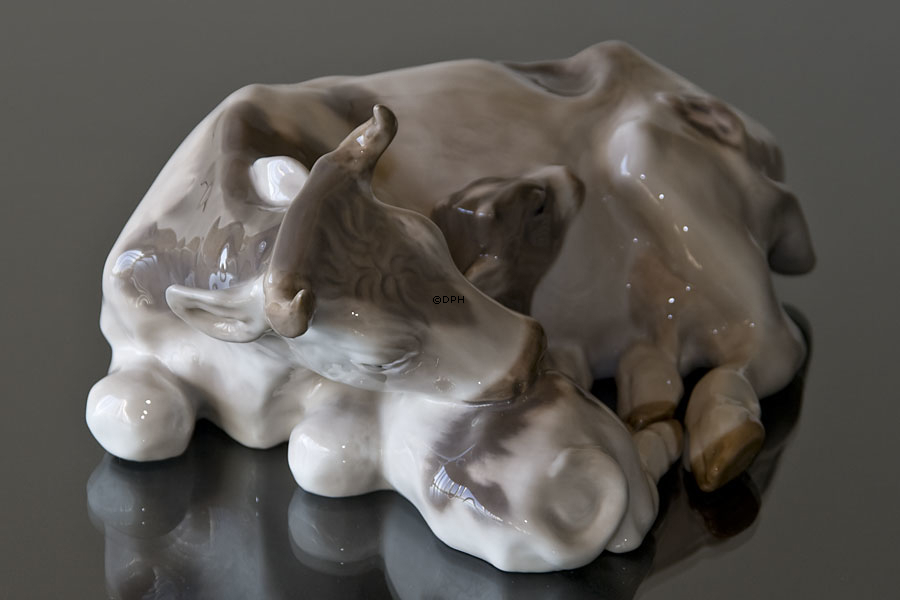 Kuh mit Kalb, Royal Copenhagen Figur Nr. 800