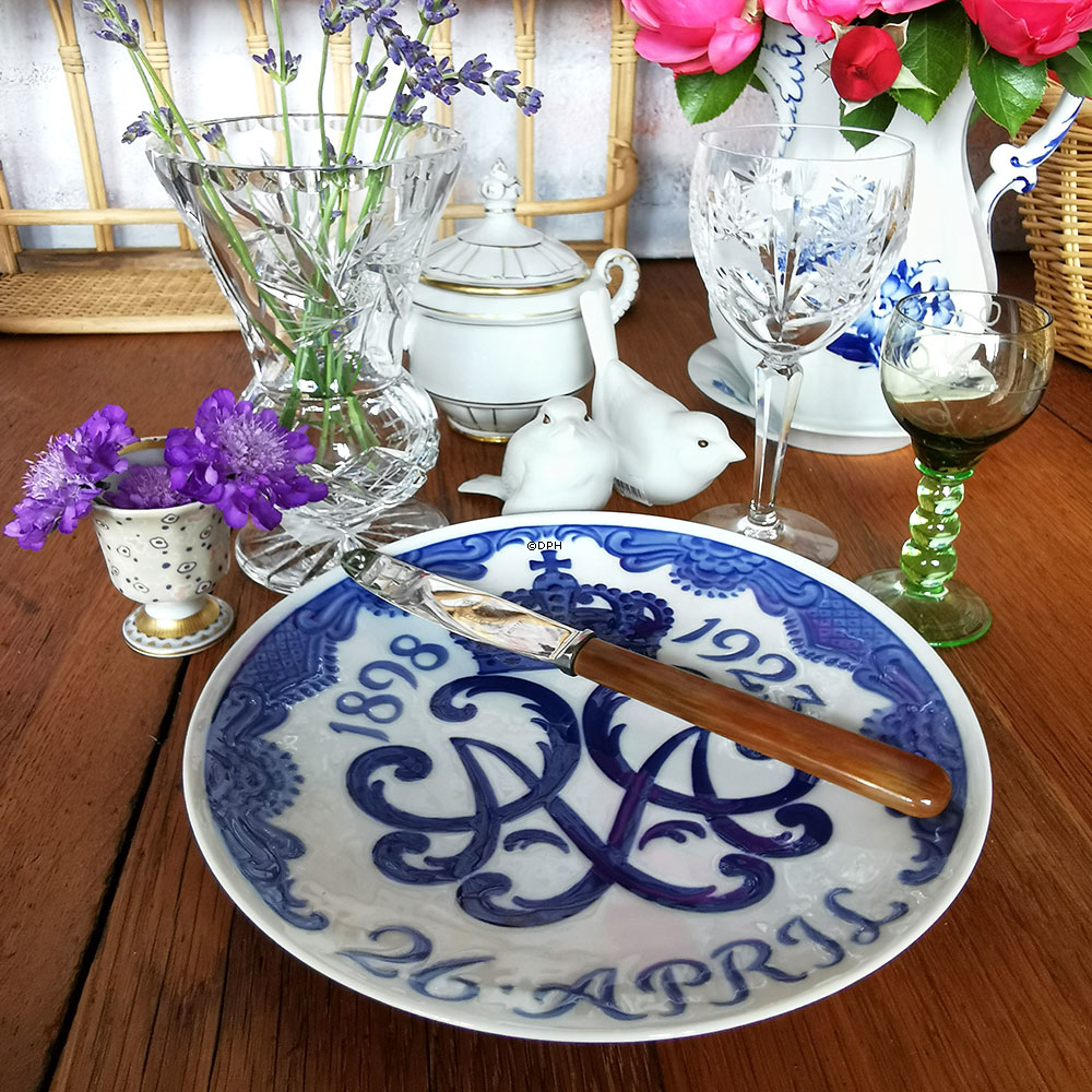 Royal Copenhagen Fairytale Eierbecher, grau Nr. 696