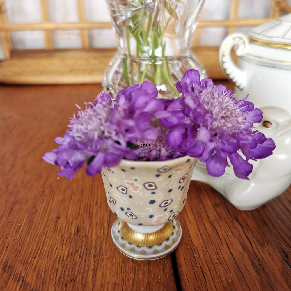 Royal Copenhagen Fairytale Eierbecher, grau Nr. 696