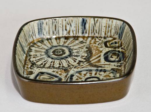 Fayenceschale von Nils Thorssen, Royal Copenhagen Nr. 870-2882