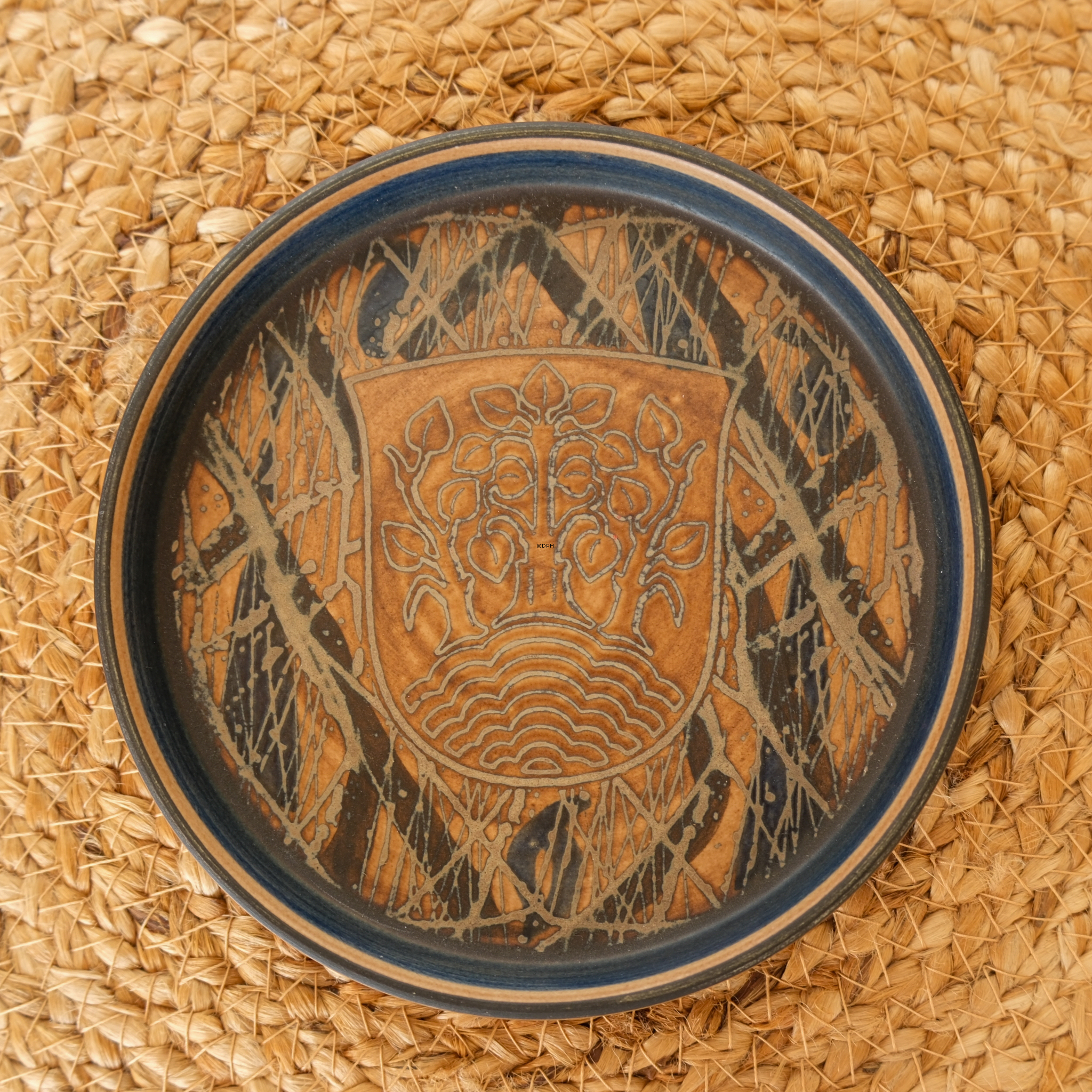 Einzigartige Fayenceschale mit Wappen, Royal Copenhagen Nr. 3290