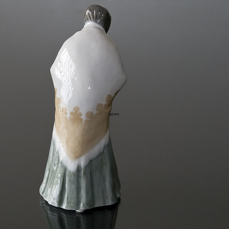 Kirchengänger Frau, Royal Copenhagen Figur Nr. 892