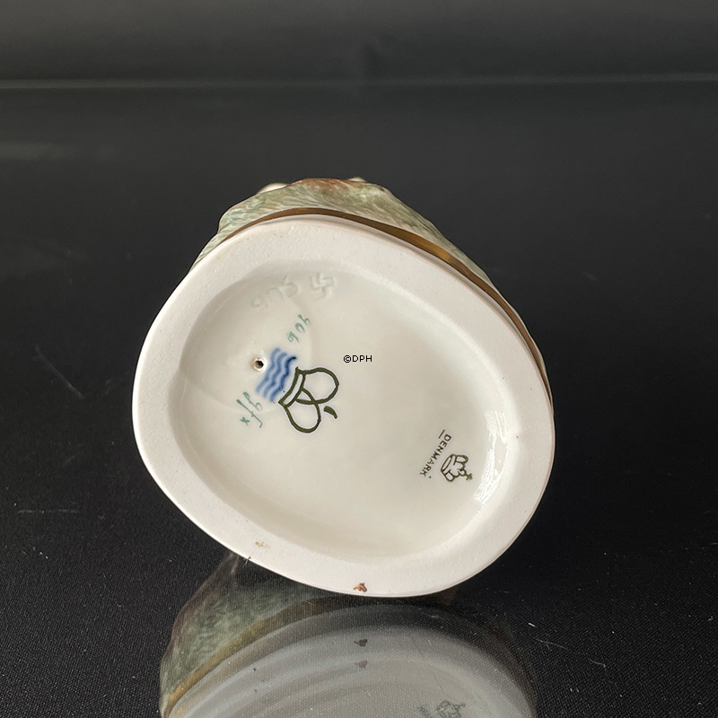 Überglasurfigur, Hirtenjunge der einen Stock schneidet, Royal Copenhagen Figur Nr. 905