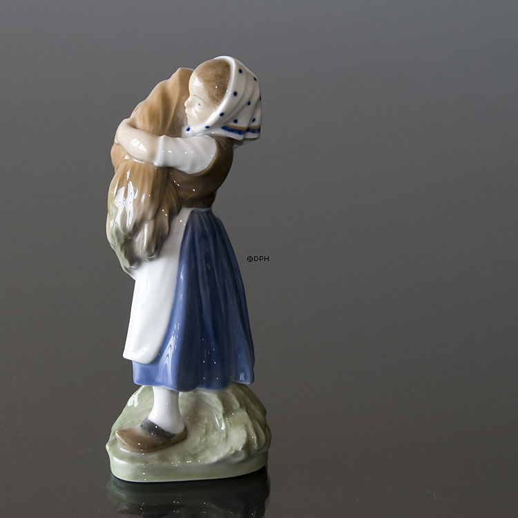 Mädchen, das mit Garbe geht, Royal Copenhagen Figur Nr. 908