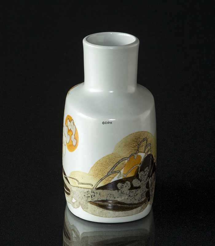 Fayence vase mit Blumenmotiv von Ellen Malmer, Royal Copenhagen Nr. 962-3207