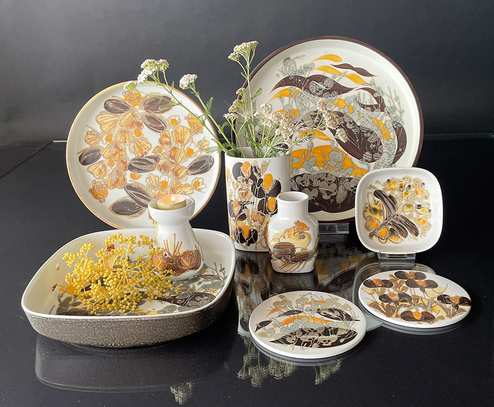 Siena Fayenceschale mit Blumenmotiv von Ellen Malmer, Royal Copenhagen Nr. 962-3726