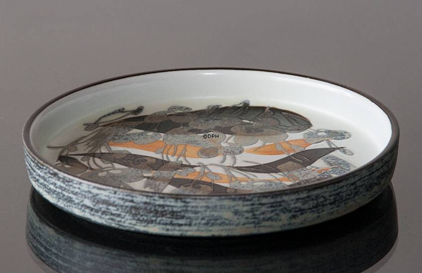 Fayenceschale mit Pflanzenmotiv von Ivan Weiss, Royal Copenhagen Nr. 963-3290