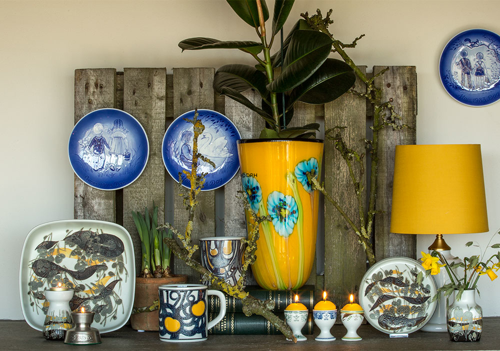 Fayenceschale mit Pflanzenmotiv von Ivan Weiss, Royal Copenhagen Nr. 963-3290